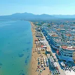 Little - Walk To The * Saloniki